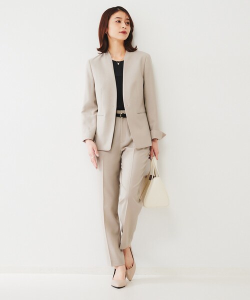 UNTITLED（アンタイトル）の「【通勤スーツ】ライトウェイト カラーレスジャケット（ノーカラージャケット・レディース・ネイビー/チャコールグレー/サンドベージュ/ブラック・50/42/44/46/48/00/01/02/03/04）」の20枚目の写真