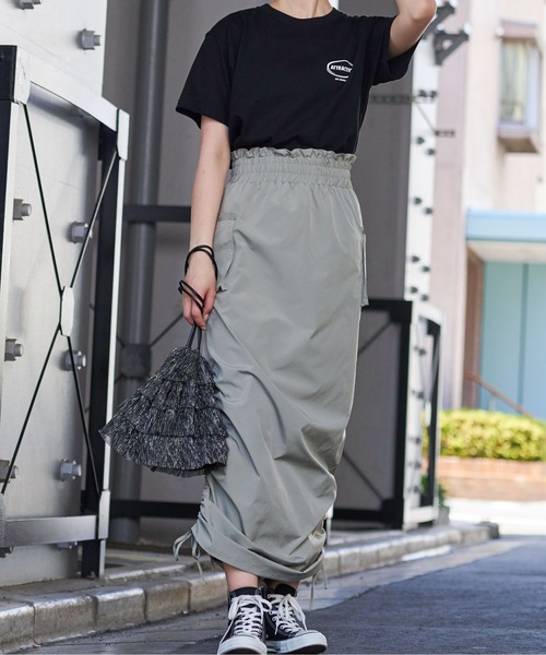 &soiree(アンドソワレ)の「【&soiree】ラメシアープリーツフリル巾着バック(ショルダーバッグ・レディース・シルバー/ブラック・FREE)」の7枚目の写真