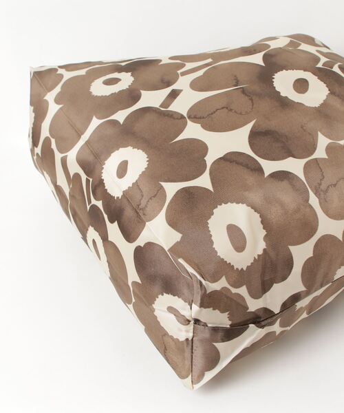 marimekko(マリメッコ)の「Unikko / Neat Crossbody L shoulder bag(ショルダーバッグ・レディース・ダークブルー/ベージュ・FREE)」の13枚目の写真