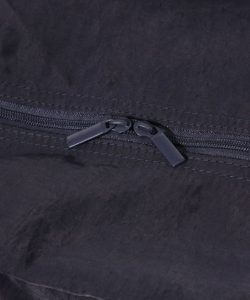 AMERICAN RAG CIE（アメリカンラグシー）の「【AMERICAN RAG CIE】GLOBE MINI BOSTON BAG（ボストンバッグ・レディース・グレー・FREE）」の7枚目の写真