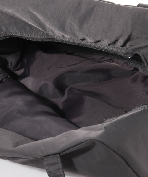 AMERICAN RAG CIE（アメリカンラグシー）の「【AMERICAN RAG CIE】GLOBE MINI BOSTON BAG（ボストンバッグ・レディース・グレー・FREE）」の3枚目の写真