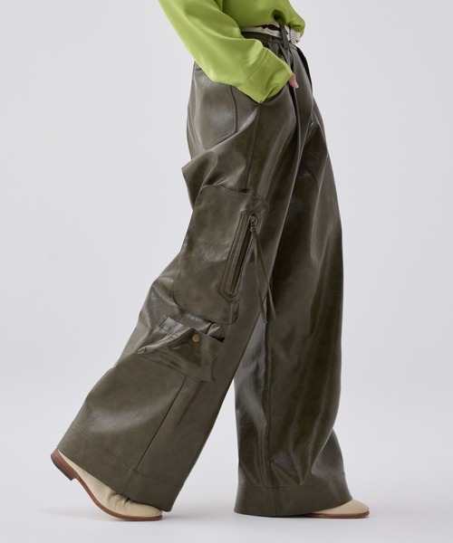 soerte(ソエルテ)の「Vintage like military cargo pants ( fake leather )/ヴィンテージライクミリタリーカーゴパンツ(合成皮革)(カーゴパンツ・メンズ・ブラック/カーキ・1/3/2)」の6枚目の写真