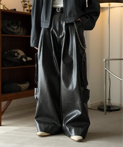 soerte(ソエルテ)の「Vintage like military cargo pants ( fake leather )/ヴィンテージライクミリタリーカーゴパンツ(合成皮革)(カーゴパンツ・メンズ・ブラック/カーキ・1/3/2)」の17枚目の写真