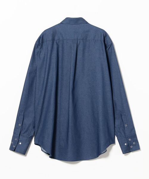 International Gallery BEAMS（インターナショナルギャラリービームス）の「デニム ランダムボタン レギュラーカラー シャツ（シャツ/ブラウス・メンズ・ブルー・SMALL/LARGE/MEDIUM）」の4枚目の写真