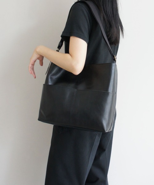 TIDEWAY（タイドウェイ）の「OIL SHRINK SHOULDER L/ TYP A4（ショルダーバッグ・メンズ・アッシュグレー/ブラック/ブラウン・FREE）」の7枚目の写真