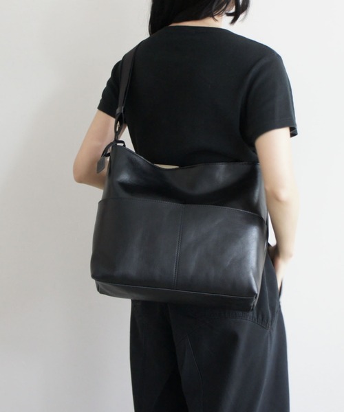 TIDEWAY（タイドウェイ）の「OIL SHRINK SHOULDER L/ TYP A4（ショルダーバッグ・メンズ・アッシュグレー/ブラック/ブラウン・FREE）」の6枚目の写真