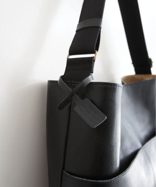 TIDEWAY（タイドウェイ）の「OIL SHRINK SHOULDER L/ TYP A4（ショルダーバッグ・メンズ・アッシュグレー/ブラック/ブラウン・FREE）」の8枚目の写真