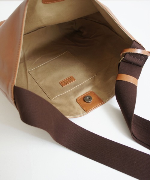 TIDEWAY（タイドウェイ）の「OIL SHRINK SHOULDER L/ TYP A4（ショルダーバッグ・メンズ・アッシュグレー/ブラック/ブラウン・FREE）」の17枚目の写真