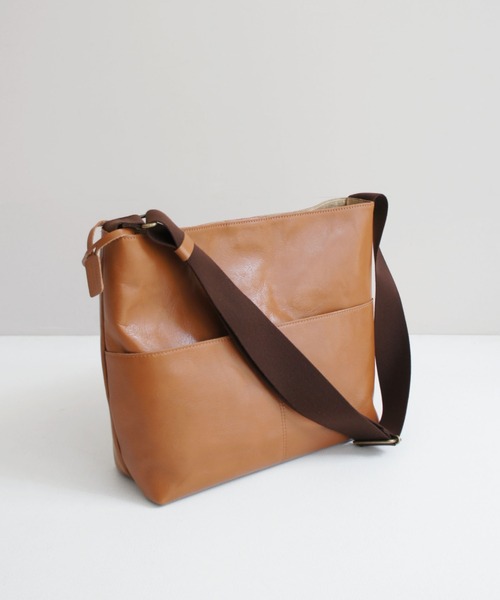 TIDEWAY（タイドウェイ）の「OIL SHRINK SHOULDER L/ TYP A4（ショルダーバッグ・メンズ・アッシュグレー/ブラック/ブラウン・FREE）」の13枚目の写真