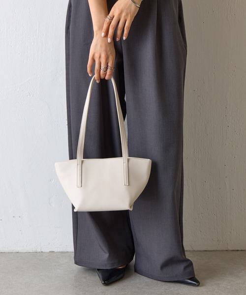 COLONY 2139（コロニートゥーワンスリーナイン）の「ロングハンドルバッグ（ショルダーバッグ・レディース・ブラック/ホワイト・FREE）」の12枚目の写真