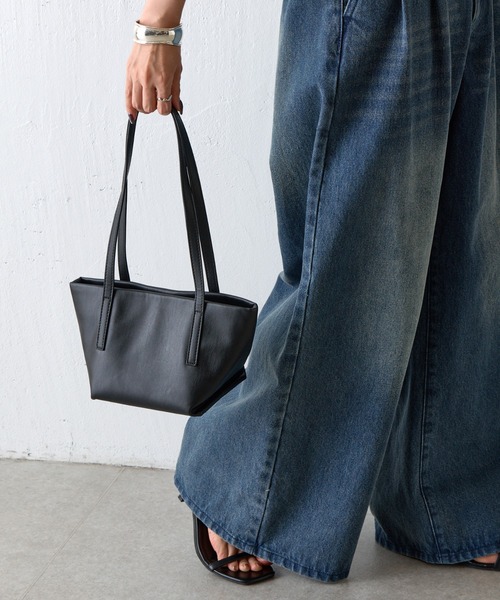 COLONY 2139（コロニートゥーワンスリーナイン）の「ロングハンドルバッグ（ショルダーバッグ・レディース・ブラック/ホワイト・FREE）」の7枚目の写真