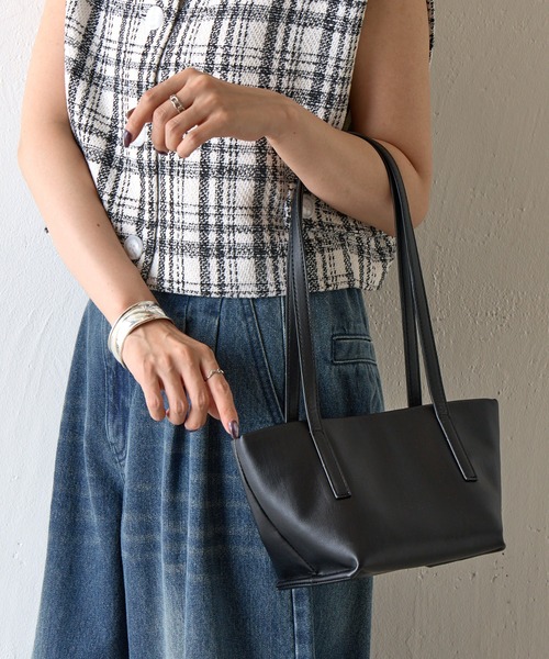 COLONY 2139（コロニートゥーワンスリーナイン）の「ロングハンドルバッグ（ショルダーバッグ・レディース・ブラック/ホワイト・FREE）」の5枚目の写真