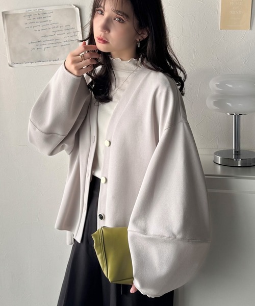 classicalelf(クラシカルエルフ)の「秋を先取り☆朝晩の羽織りにも♪華奢見え!たっぽり袖×ゴールドボタンの欲張りカーデ。ランタンスリーブ金釦Vネックカーディガン(カーディガン/ボレロ・レディース・アッシュブラウン/ブラック/アイボリー/ライトグレー・LARGE/MEDIUM/SMALL/X-LARGE)」の7枚目の写真