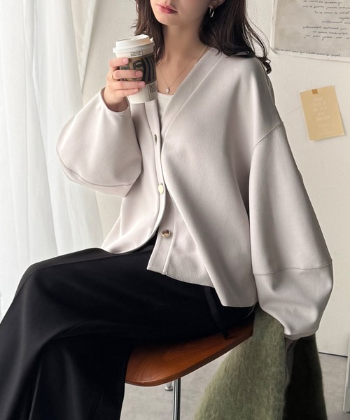 classicalelf(クラシカルエルフ)の「秋を先取り☆朝晩の羽織りにも♪華奢見え!たっぽり袖×ゴールドボタンの欲張りカーデ。ランタンスリーブ金釦Vネックカーディガン(カーディガン/ボレロ・レディース・アッシュブラウン/ブラック/アイボリー/ライトグレー・LARGE/MEDIUM/SMALL/X-LARGE)」の11枚目の写真