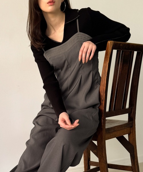 JUNOAH（ジュノア）の「ツータックオールインワン（つなぎ/オールインワン・レディース・ダークグレー/グレー/ブラック・MEDIUM/SMALL/LARGE）」の2枚目の写真