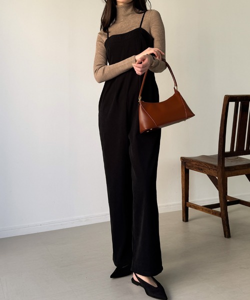 JUNOAH（ジュノア）の「ツータックオールインワン（つなぎ/オールインワン・レディース・ダークグレー/グレー/ブラック・MEDIUM/SMALL/LARGE）」の5枚目の写真