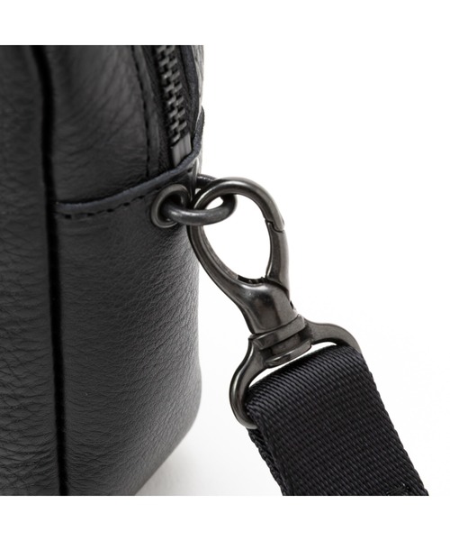 CALEE（キャリー）の「BALCK STUDS LEATHER SHOULDER BAG ＜EXCLUSIVE＞（ショルダーバッグ・メンズ・ブラック×ブラック・FREE）」の6枚目の写真