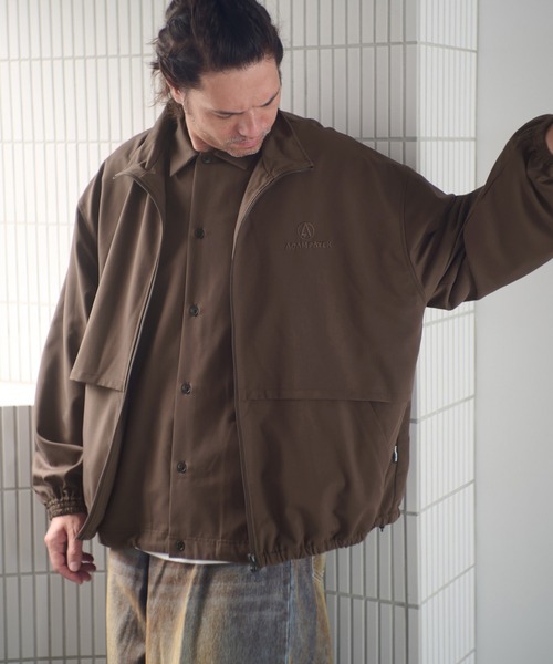 ADAM PATEK(アダムパテック)の「mj11050-stand collar blouson ブルゾン(AP2523005)(ブルゾン・メンズ・ブラック/ブラウン/ダークグレー・1/2)」の1枚目の写真