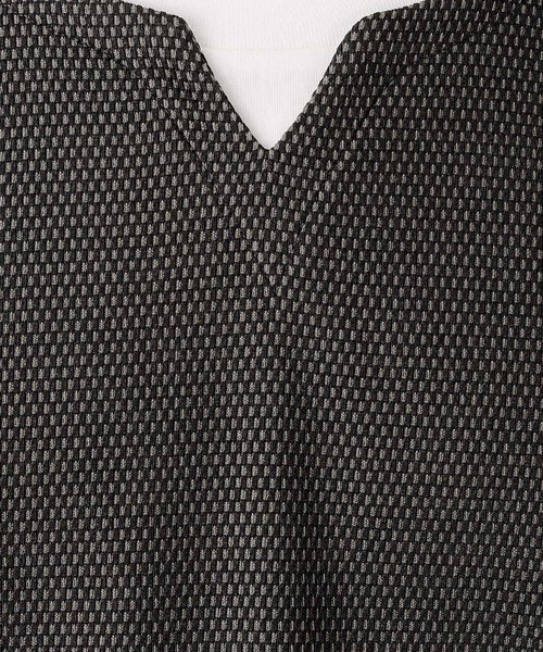 THE SHOP TK （ザ ショップ ティーケー ）の「【一枚でコーディネートが完成！】レイヤード風キーネック長袖Tシャツ 洗濯機OK（Tシャツ/カットソー・メンズ・ライトベージュ/モスグリーン/ボルドー/ダークグレー・02/03/04）」の12枚目の写真