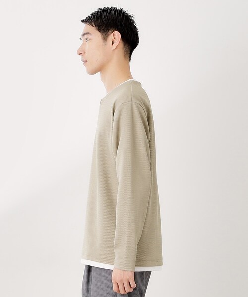 THE SHOP TK （ザ ショップ ティーケー ）の「【一枚でコーディネートが完成！】レイヤード風キーネック長袖Tシャツ 洗濯機OK（Tシャツ/カットソー・メンズ・ライトベージュ/モスグリーン/ボルドー/ダークグレー・02/03/04）」の13枚目の写真