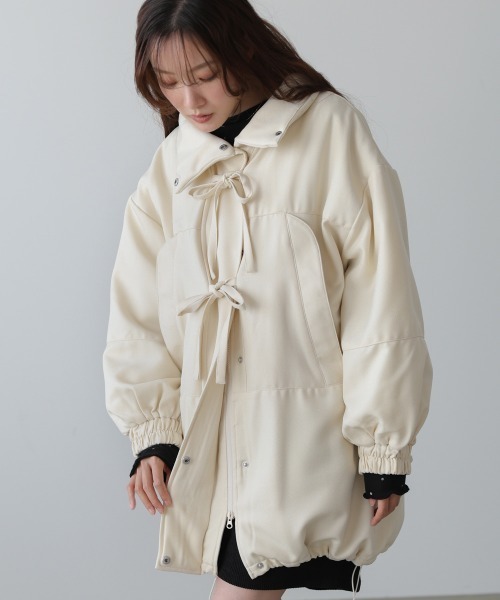 Bab（バブ）の「中綿フロントリボンモンスターコート（ダウンジャケット/コート・レディース・アイボリー/チャコールグレー・M）」の9枚目の写真