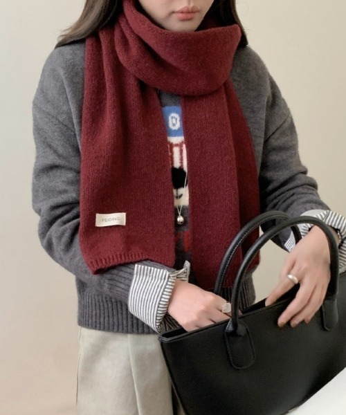 SHEPP(シープ)の「【8色展開】ニットボリュームマフラー / ワンポイントタグデザインマフラー(マフラー・レディース・ブラウン/レッド/ベージュ/イエロー/アイボリー/ブラック/グレー/ネイビー・F)」の8枚目の写真