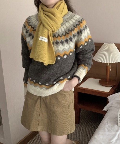 SHEPP(シープ)の「【8色展開】ニットボリュームマフラー / ワンポイントタグデザインマフラー(マフラー・レディース・ブラウン/レッド/ベージュ/イエロー/アイボリー/ブラック/グレー/ネイビー・F)」の20枚目の写真