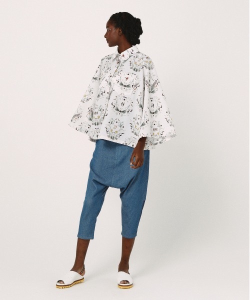 bedsidedrama（ベットサイドドラマ）の「Dance In The Garden Cape Shirt（シャツ/ブラウス・レディース・ナチュラル/ブラック・1/2）」の3枚目の写真