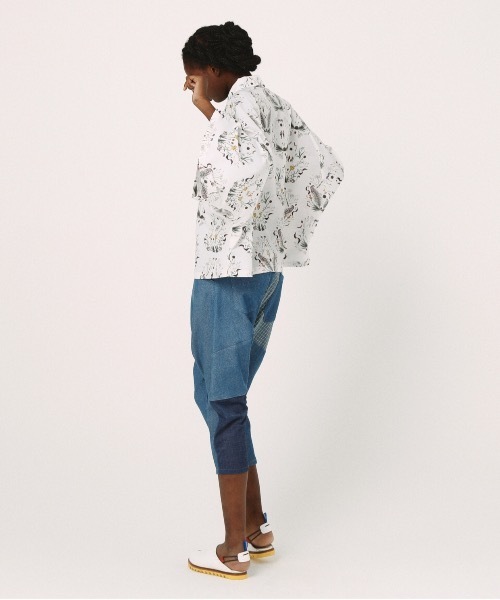 bedsidedrama（ベットサイドドラマ）の「Dance In The Garden Cape Shirt（シャツ/ブラウス・レディース・ナチュラル/ブラック・1/2）」の4枚目の写真