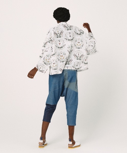 bedsidedrama（ベットサイドドラマ）の「Dance In The Garden Cape Shirt（シャツ/ブラウス・レディース・ナチュラル/ブラック・1/2）」の5枚目の写真