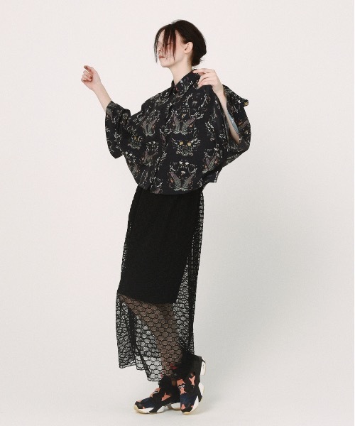 bedsidedrama（ベットサイドドラマ）の「Dance In The Garden Cape Shirt（シャツ/ブラウス・レディース・ナチュラル/ブラック・1/2）」の7枚目の写真