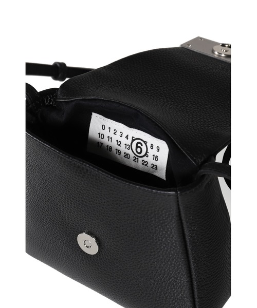 MM6 Maison Margiela（ｴﾑｴﾑｼｯｸｽ ﾒｿﾞﾝ ﾏﾙｼﾞｪﾗ）の「NUMERIC CROSSBODY（ボディバッグ/ウエストポーチ・キッズ・ブラック・UNI）」の6枚目の写真