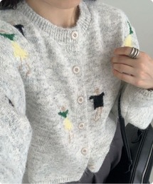 キャラクター刺繍のラウンドニットカーデ