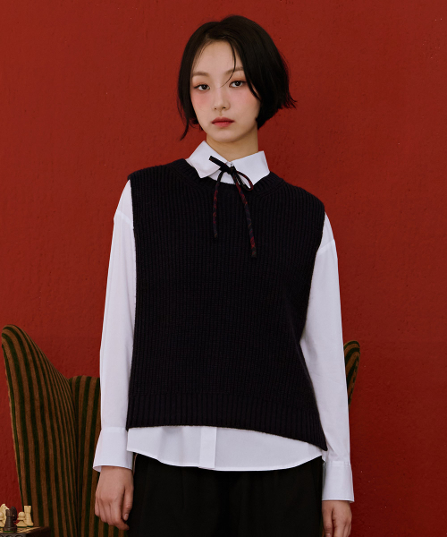 CHASECULT(チェイスカルト)の「レディース ボタンデコレーション ニットベスト-ネイビー(ベスト・レディース・ネイビー・90/85)」の2枚目の写真