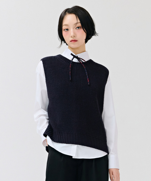 CHASECULT(チェイスカルト)の「レディース ボタンデコレーション ニットベスト-ネイビー(ベスト・レディース・ネイビー・90/85)」の4枚目の写真