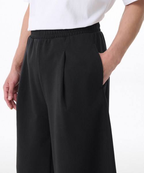 MUSINSA STANDARD（ムシンサスタンダード）の「[クールタンダード] ワンタックバミューダスウェットパンツ [ブラック]（その他パンツ・メンズ・その他・SMALL/MEDIUM/X-LARGE/XX-LARGE/LARGE/XXX-LARGE）」の4枚目の写真
