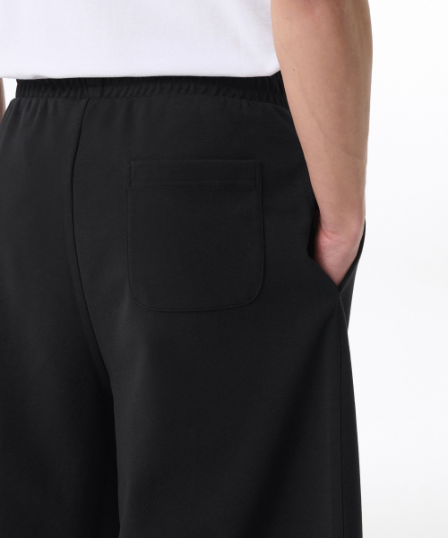 MUSINSA STANDARD（ムシンサスタンダード）の「[クールタンダード] ワンタックバミューダスウェットパンツ [ブラック]（その他パンツ・メンズ・その他・SMALL/MEDIUM/X-LARGE/XX-LARGE/LARGE/XXX-LARGE）」の5枚目の写真