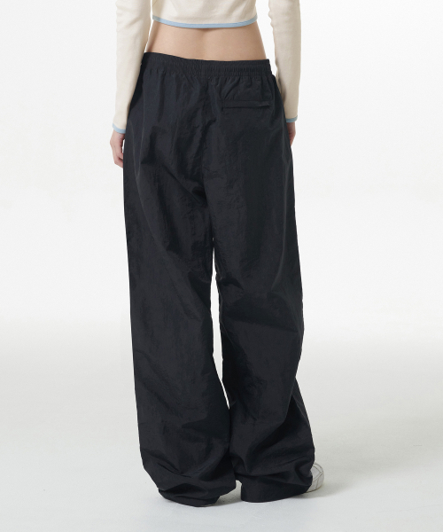 MUSINSA STANDARD WOMAN（ムシンサスタンダードウーマン）の「ウィメンズ ナイロン ワイド ストリングパンツ [ダークグレー]（その他パンツ・レディース・その他・30/24/26/28）」の3枚目の写真