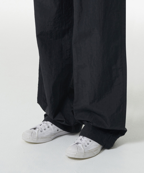 MUSINSA STANDARD WOMAN（ムシンサスタンダードウーマン）の「ウィメンズ ナイロン ワイド ストリングパンツ [ダークグレー]（その他パンツ・レディース・その他・30/24/26/28）」の7枚目の写真