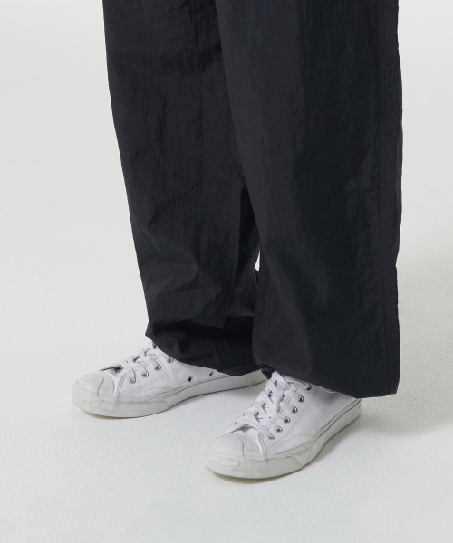 MUSINSA STANDARD WOMAN（ムシンサスタンダードウーマン）の「ウィメンズ ナイロン ワイド ストリングパンツ [ダークグレー]（その他パンツ・レディース・その他・30/24/26/28）」の8枚目の写真