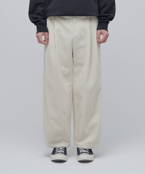 MUSINSA STANDARD（ムシンサスタンダード）の「コーデュロイワイドバルーンパンツ[クリーム]（その他パンツ・メンズ・その他・38/36/34/32/30/31/28/29/33）」の2枚目の写真