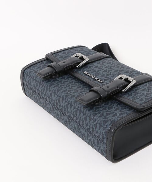 MICHAEL KORS(マイケルコース)の「COOPER TRUNK XBODY クロスボディ(ショルダーバッグ・メンズ・ブルー系その他・FREE)」の3枚目の写真