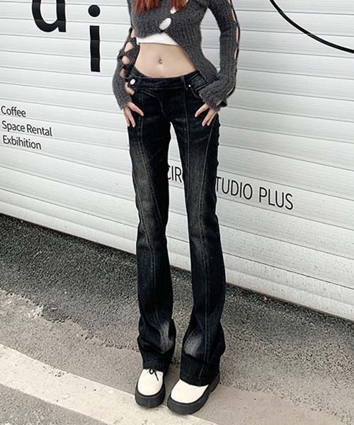 gossip!ロサンゼルス(ゴシップロサンゼルス)の「Y2K スリムフレア ストレッチデニムパンツ(デニムパンツ・レディース・ブラック・S/M)」の17枚目の写真