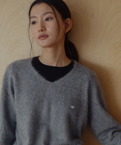 LAMINEZ(ラミネズ)の「ルーズVネックニット - グレー(ニット/セーター・レディース・その他・FREE)」の2枚目の写真