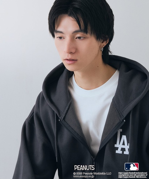 PEANUTS（ピーナッツ）の「【PEANUTS×MLB】オリジナルデザイン フルジップパーカー ヤンキース ドジャース カブス キャラクター（パーカー・メンズ・グレー系その他2/グレー系その他/ブルー系その他2/ブラック系その他3/ブラック系その他/ベージュ系その他3・MEDIUM/X-LARGE/LARGE）」の21枚目の写真