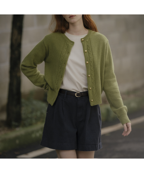 KNOWNBETTER(ノウンベター)の「Gold button essential cardigan_Olive green(カーディガン/ボレロ・レディース・オリーブ・FREE)」の2枚目の写真
