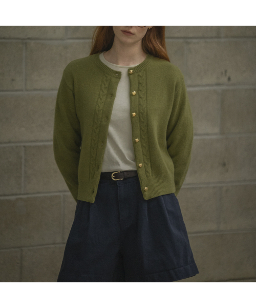 KNOWNBETTER(ノウンベター)の「Gold button essential cardigan_Olive green(カーディガン/ボレロ・レディース・オリーブ・FREE)」の4枚目の写真