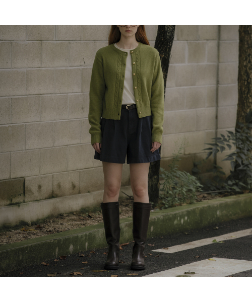 KNOWNBETTER(ノウンベター)の「Gold button essential cardigan_Olive green(カーディガン/ボレロ・レディース・オリーブ・FREE)」の6枚目の写真