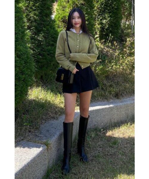 KNOWNBETTER(ノウンベター)の「Gold button essential cardigan_Olive green(カーディガン/ボレロ・レディース・オリーブ・FREE)」の8枚目の写真
