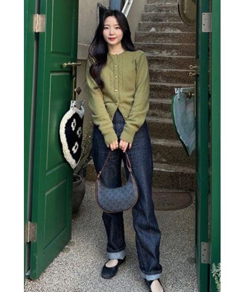 KNOWNBETTER(ノウンベター)の「Gold button essential cardigan_Olive green(カーディガン/ボレロ・レディース・オリーブ・FREE)」の9枚目の写真